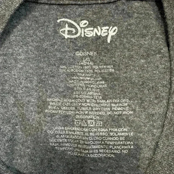 ❤️Disney 2019 Original Mickey Mouse T-shirts size L - Picture 3 of 3